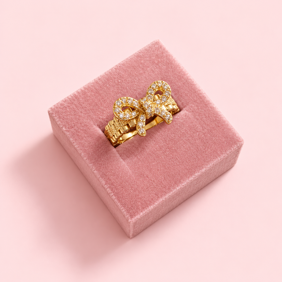 Bow ring with white cc
